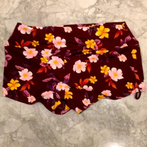 VS Pink Gym to Swim Shortie Shorts - Picture 2 of 3